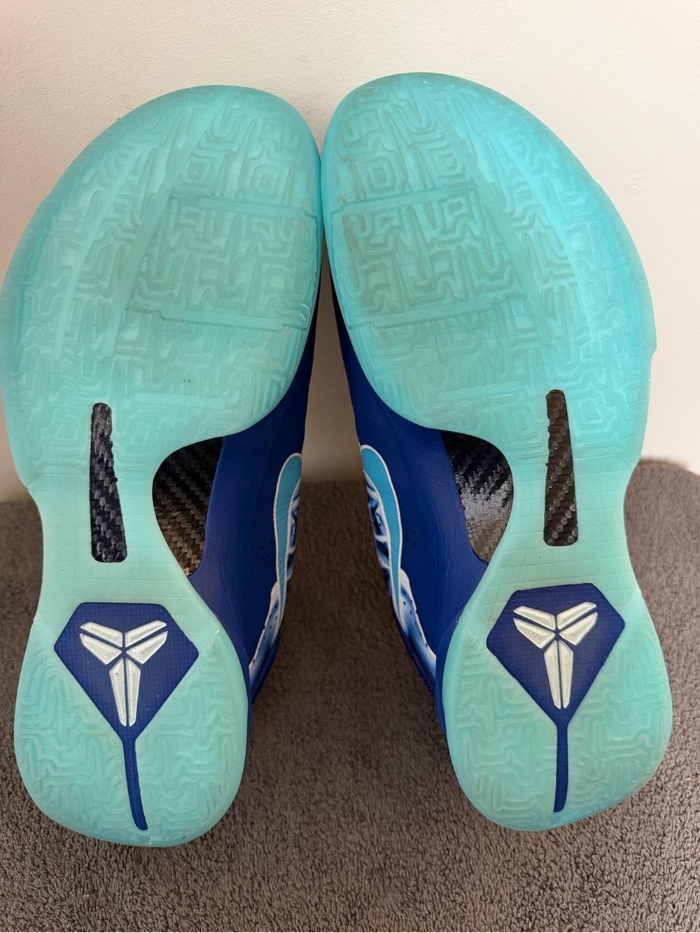 Nike Men’s size 11 Kobe Blue Basketball Shoes Blue X-ray Skeleton Aqua Sneakers - Picture 8 of 8